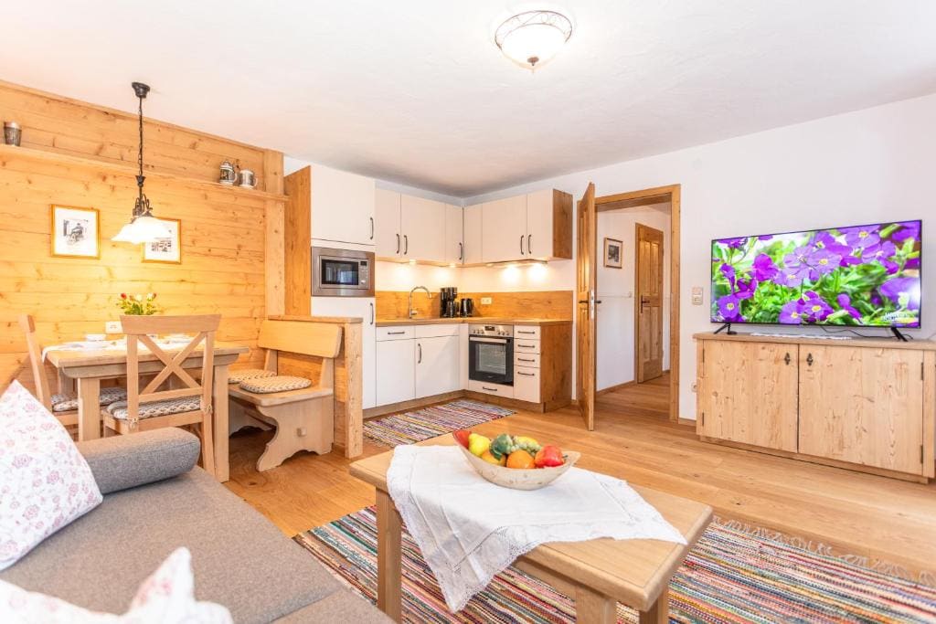 Apartment with Mountain View room - Image 2