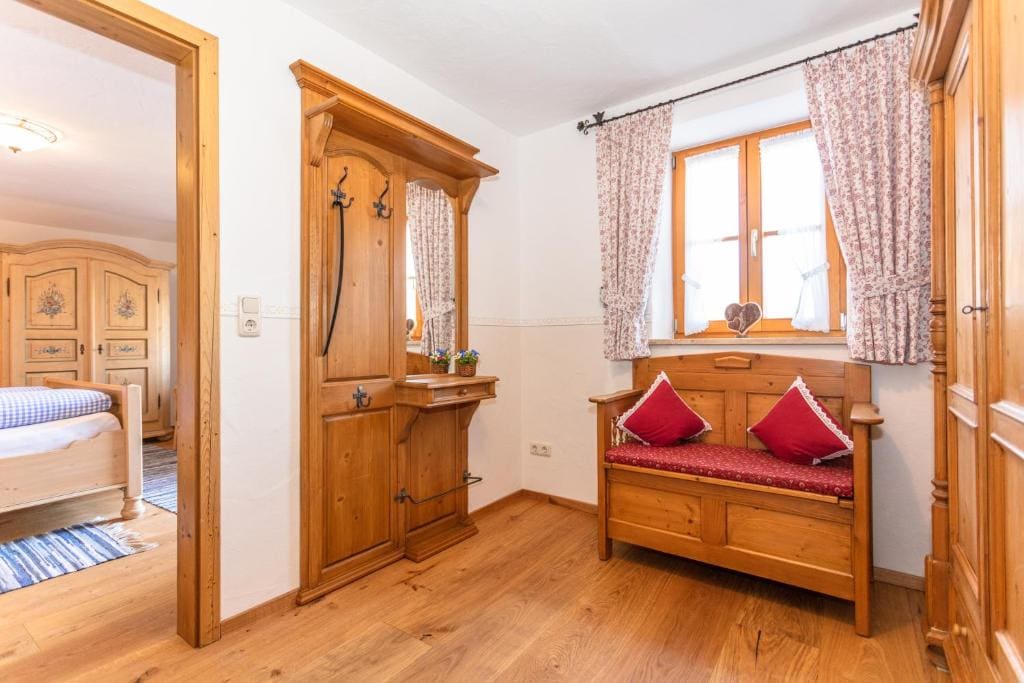 Apartment with Mountain View room - Image 1