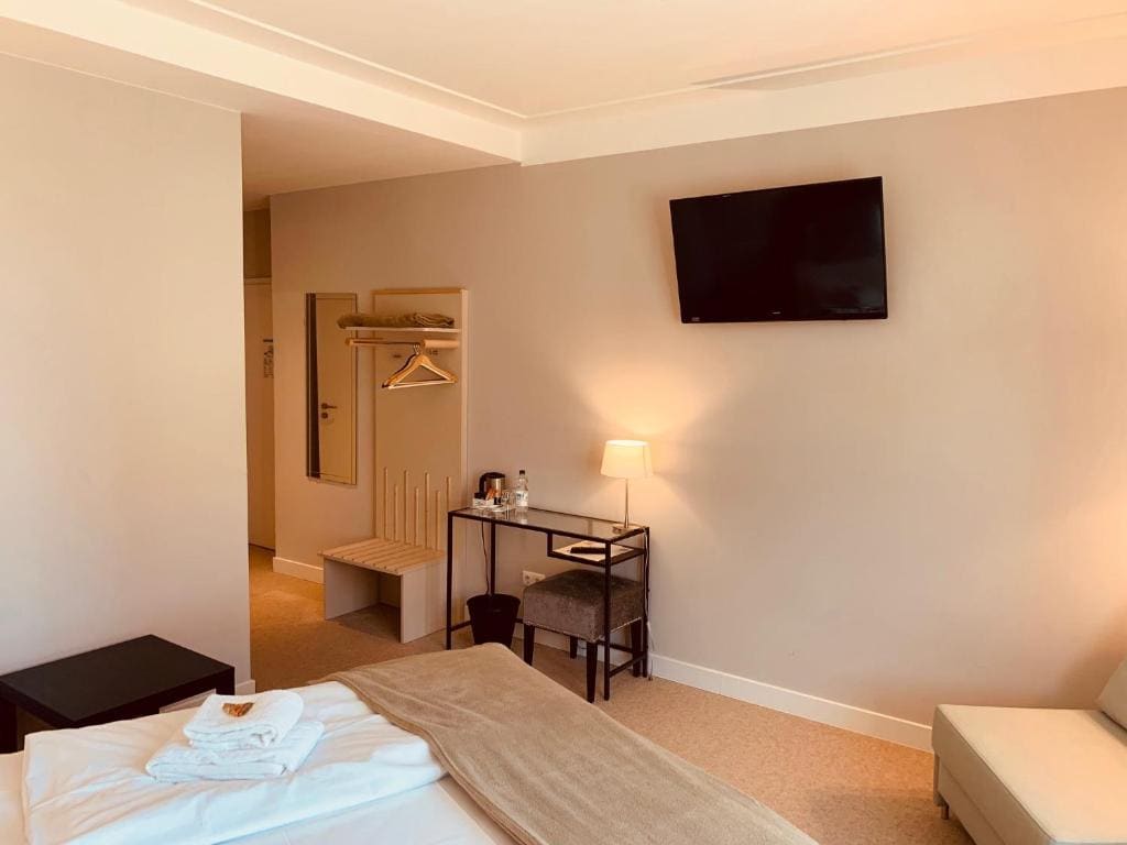 Double Room with Extra Bed room - Image 1