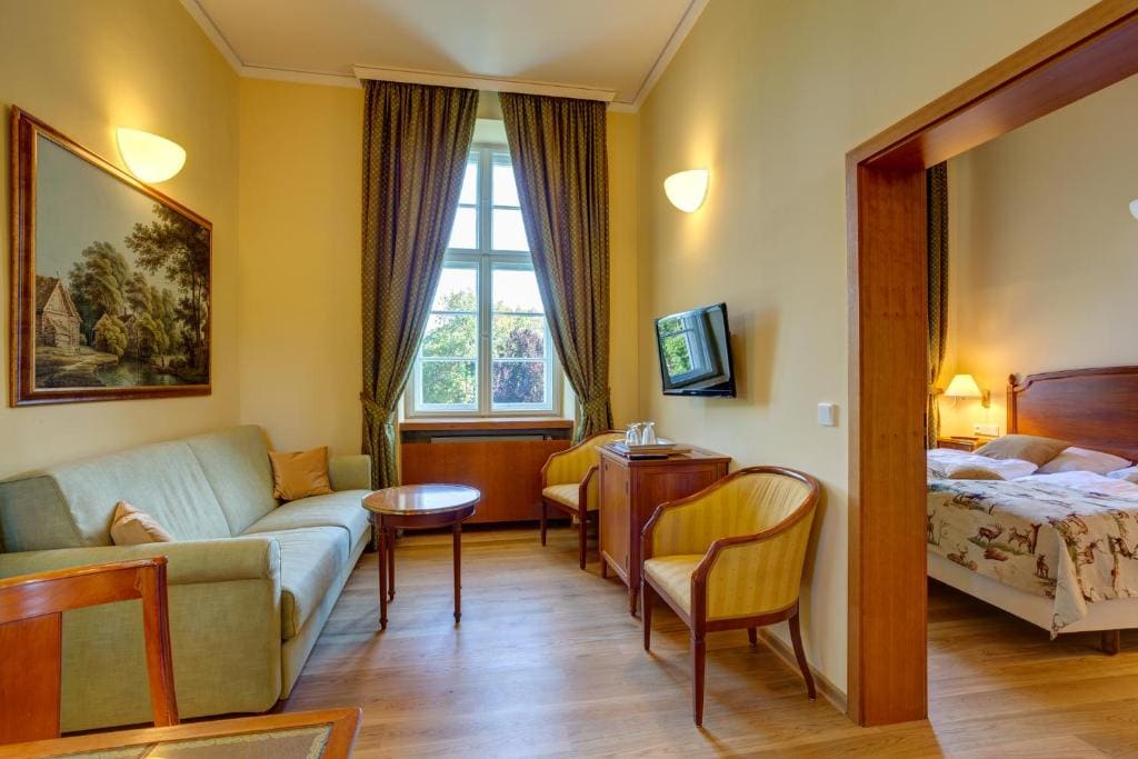 One-Bedroom Suite room - Image 3