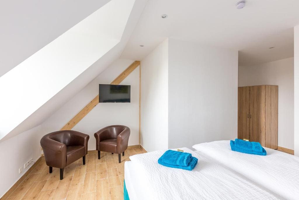 One-Bedroom Apartment room - Image 1