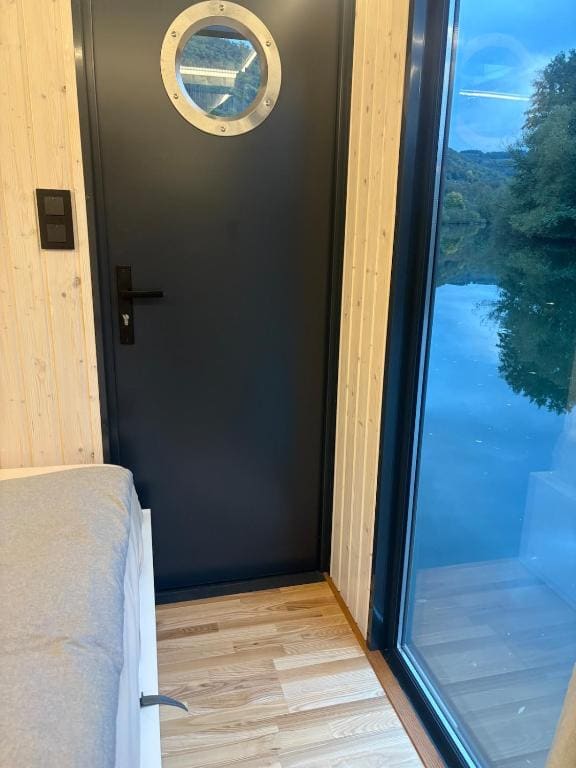Vacation Home room - Image 1