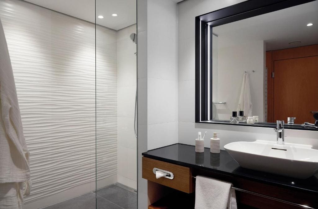 Executive King Studio with Kitchenette room - Image 3