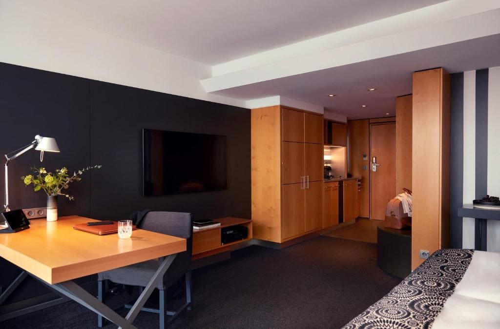 Executive King Studio with Kitchenette room - Image 2