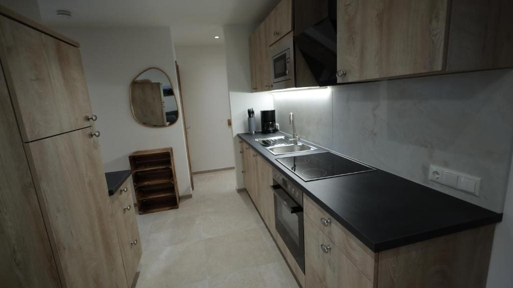 Three-Bedroom Apartment with Balcony room - Image 2
