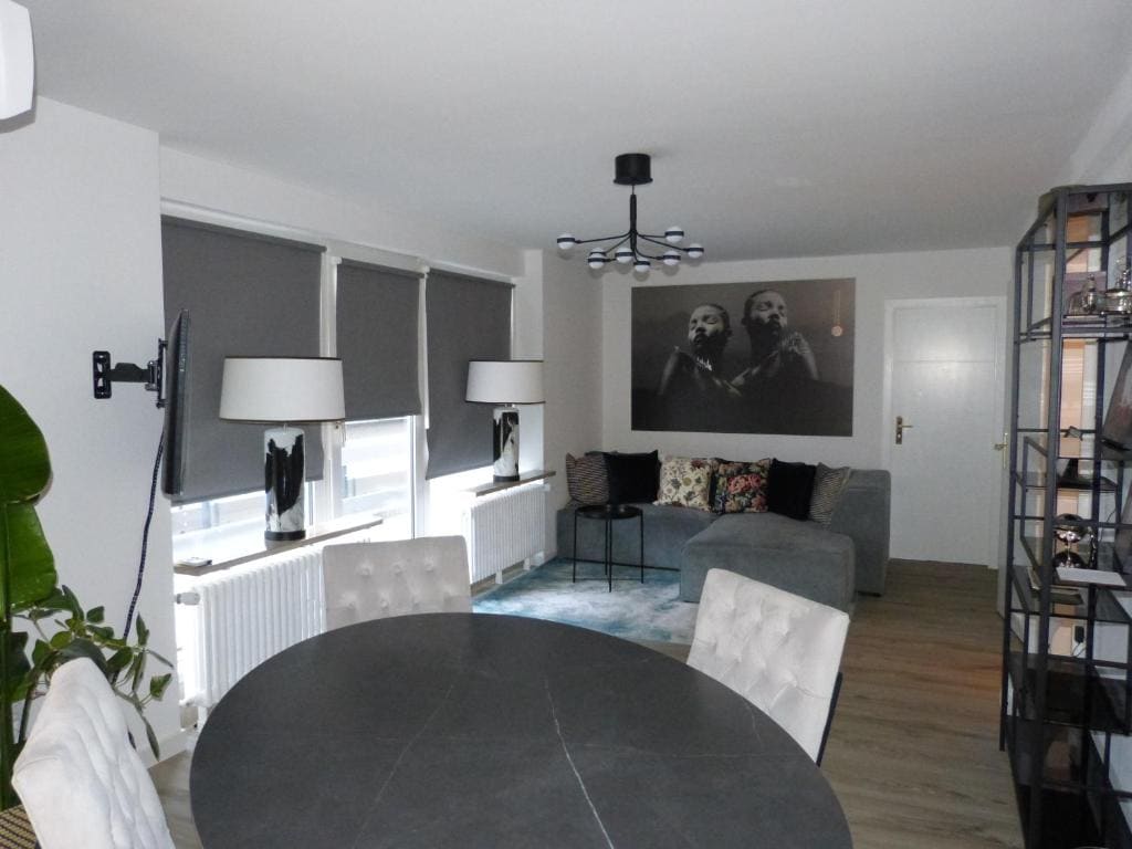 Family Room room - Image 1