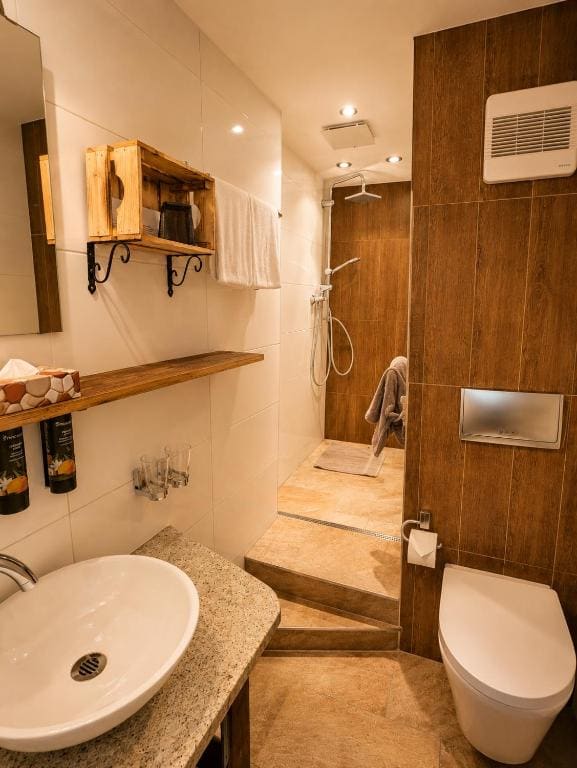 Double Room with Mountain View room - Image 2