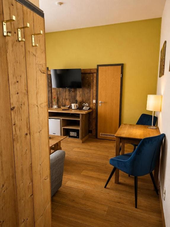 Family Room room - Image 2