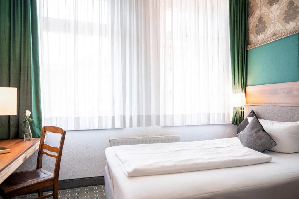 Small Double Room room - Image 2