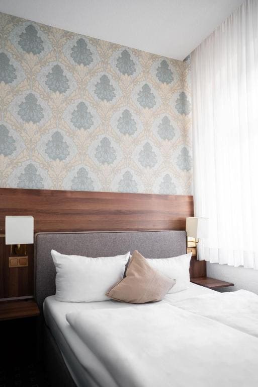 Small Double Room room - Image 3
