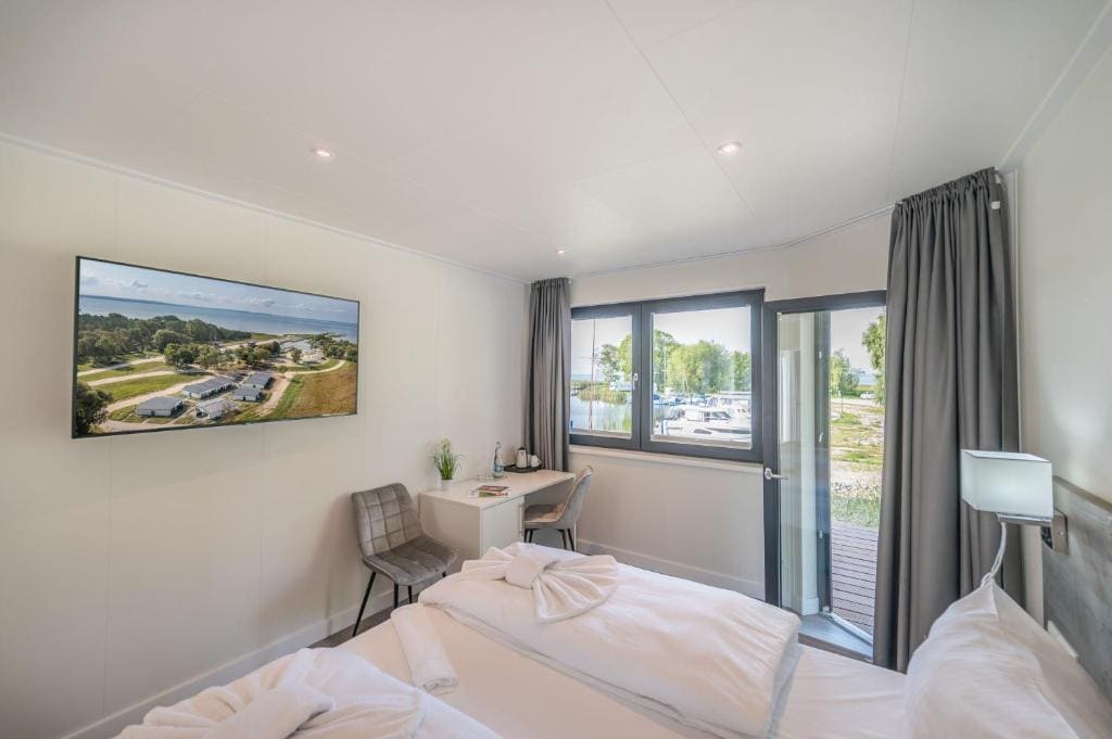Seamasters Family Room room - Image 2
