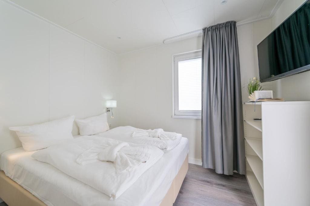 Seamasters Family Room room - Image 1