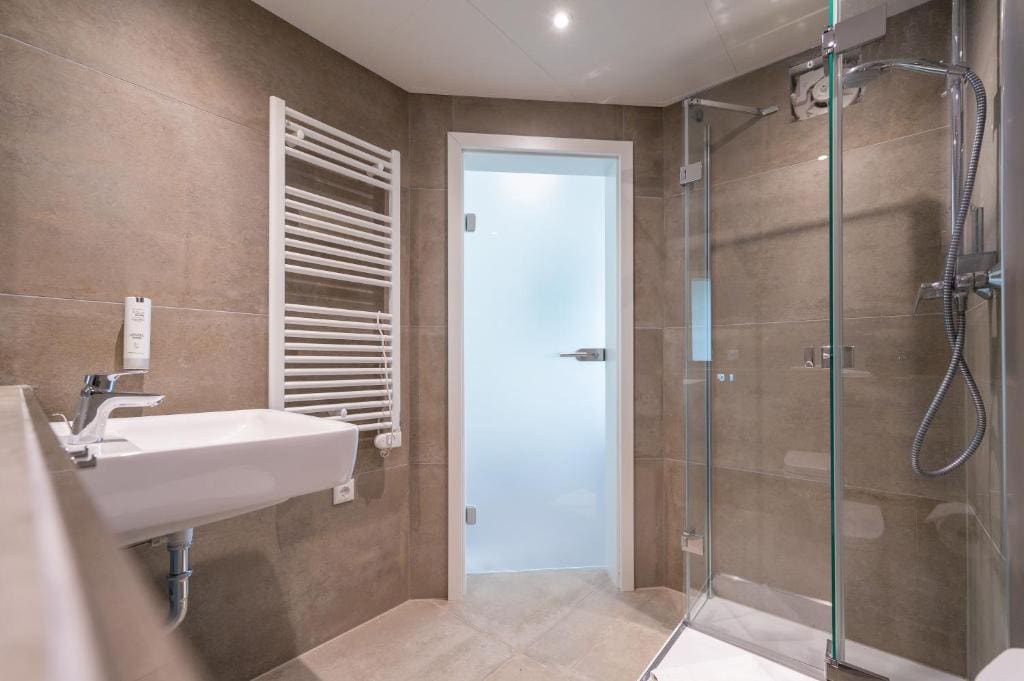 Seamasters Double Room room - Image 2
