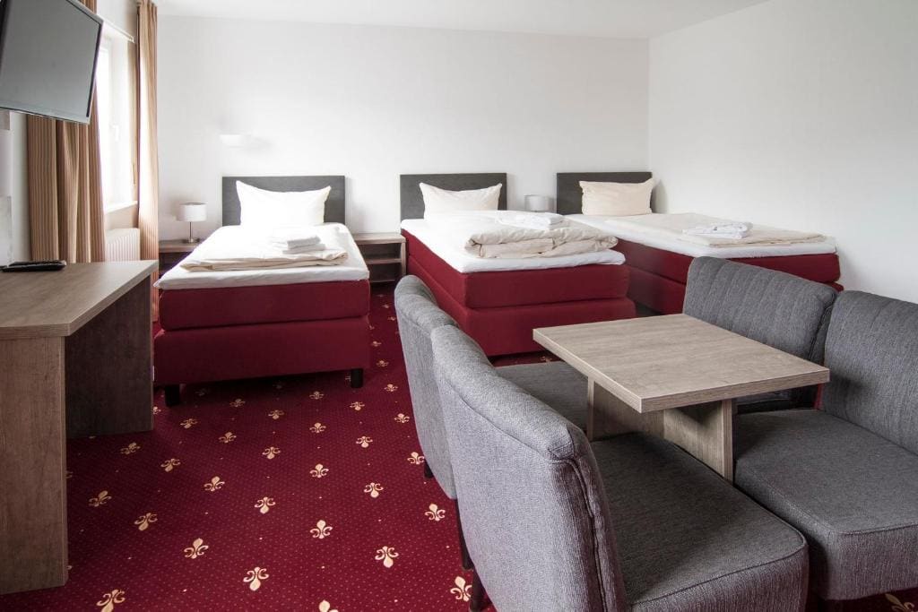 Quadruple Room room - Image 1