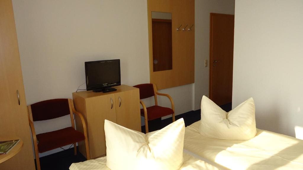 Standard Double Room with Sea View and Balcony room - Image 2