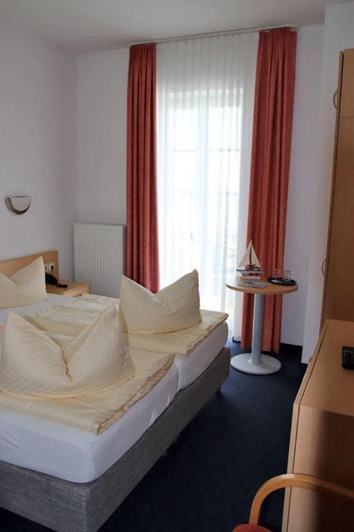 Standard Double Room with Sea View and Balcony room - Image 1