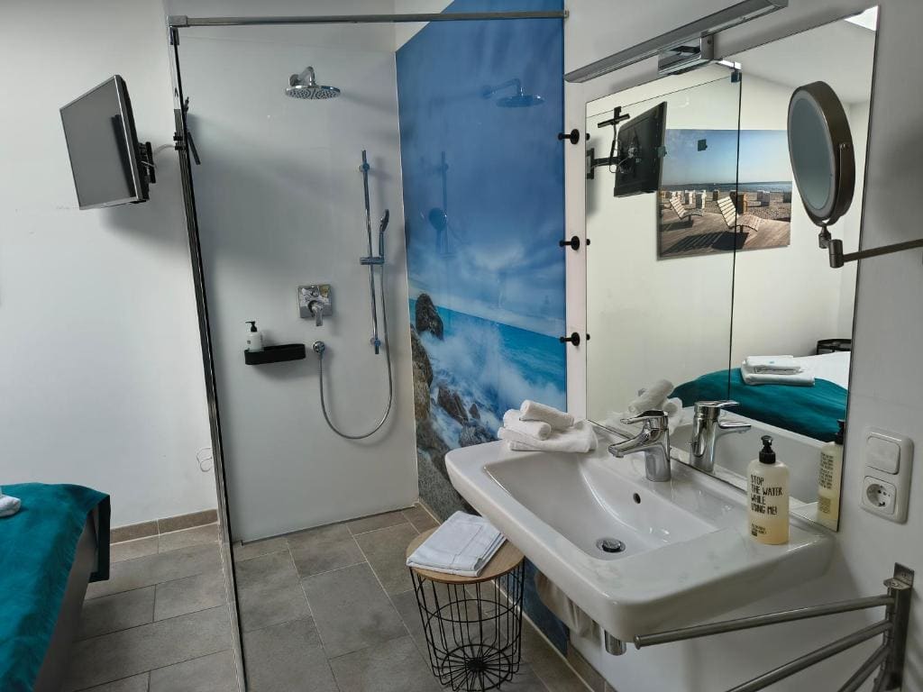 Deluxe Double Room with Balcony room - Image 1