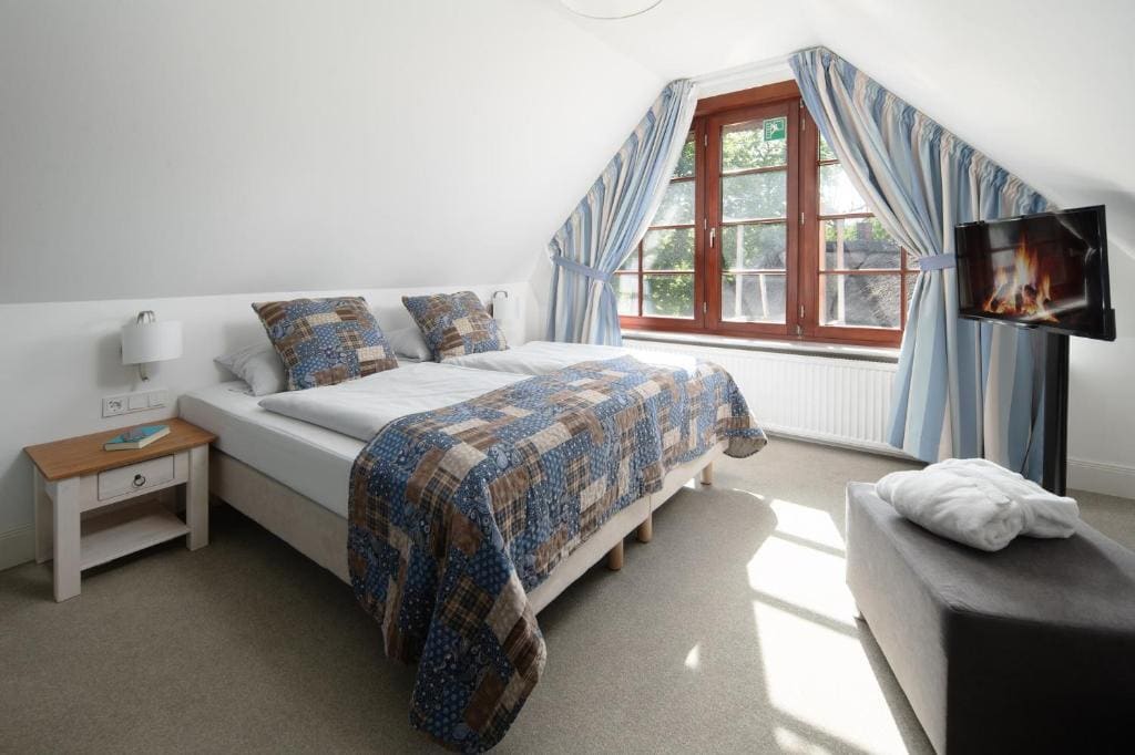 Loft Attic Room room - Image 3