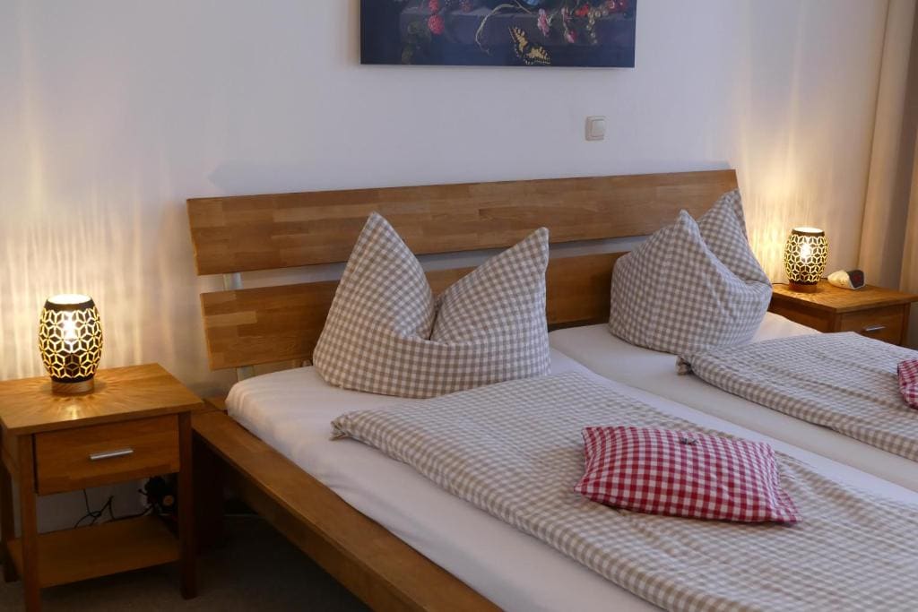 Double Room with Balcony room - Image 2