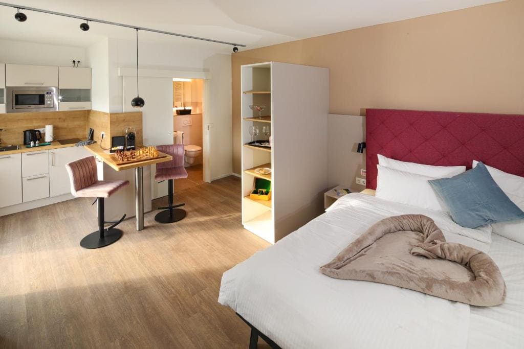 Double Room with Balcony room - Image 1
