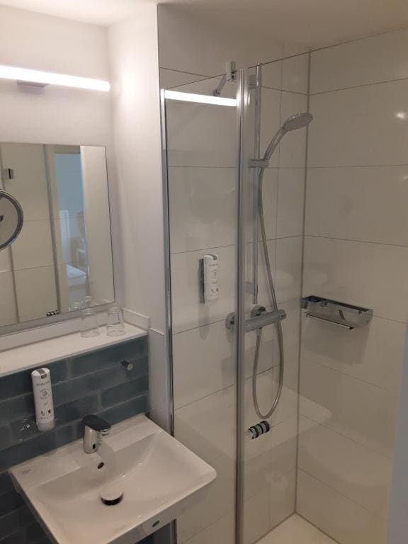 Standard Double Room in annex room - Image 3
