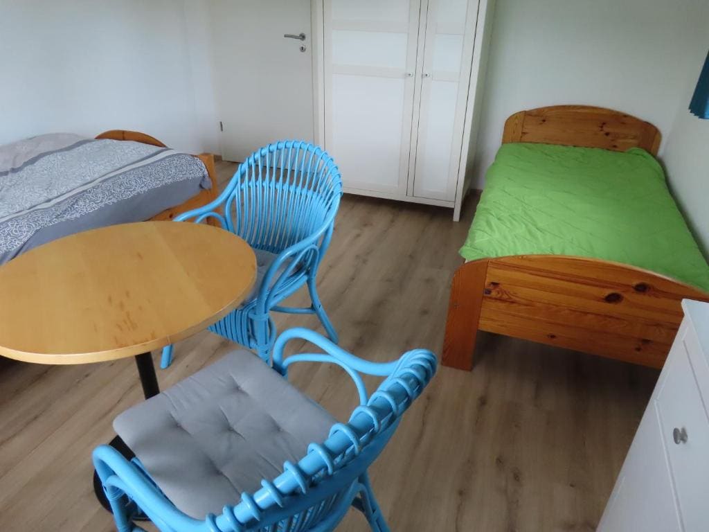 Room room - Image 1