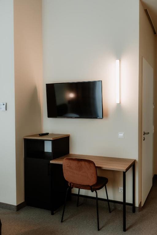 Family Room room - Image 2
