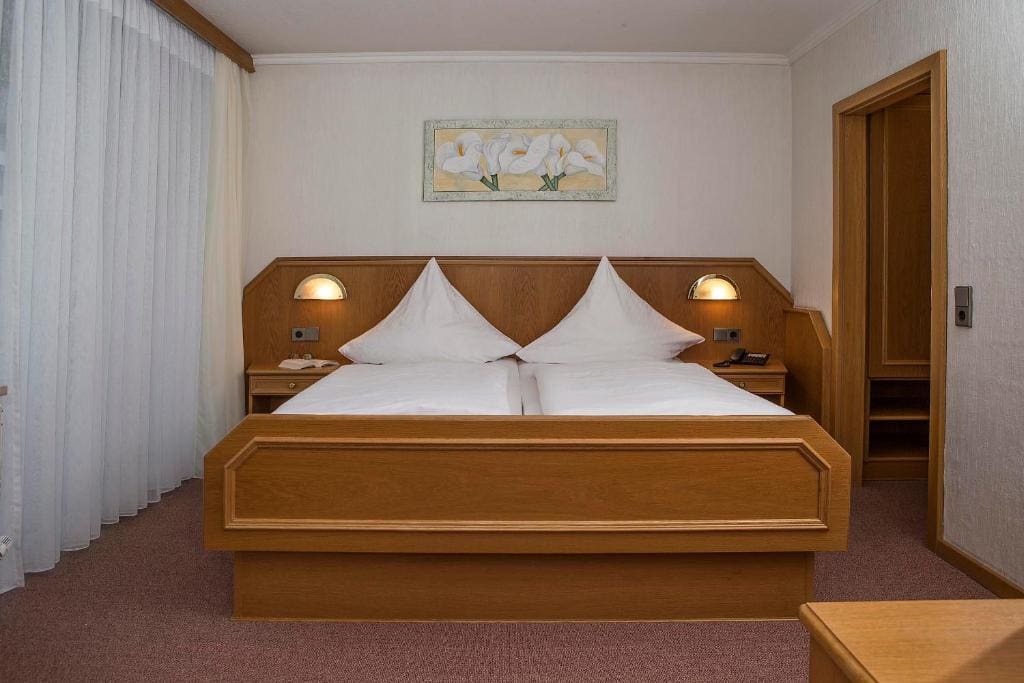 Deluxe Double Room room - Image 2