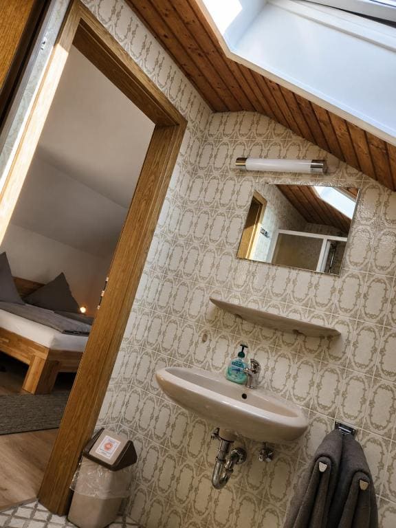 Double Room with Balcony room - Image 2