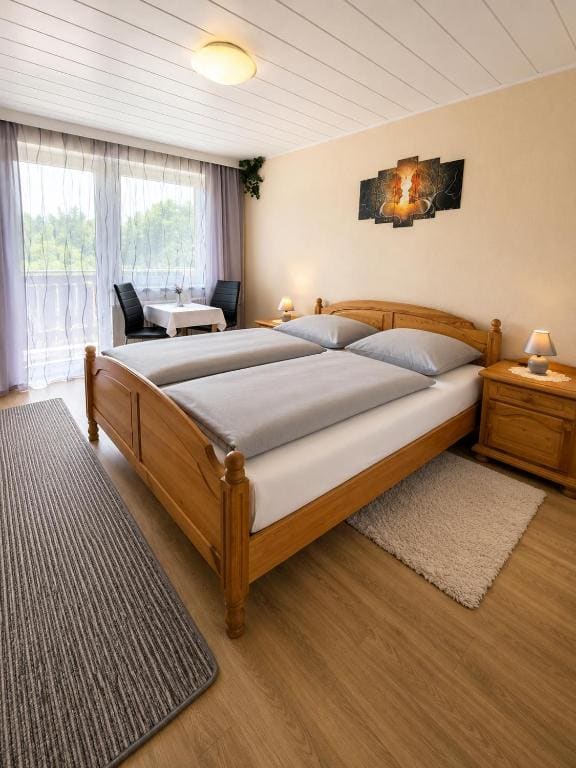 Double Room with Garden View room - Image 3