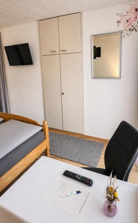 Double Room with Garden View room - Image 2