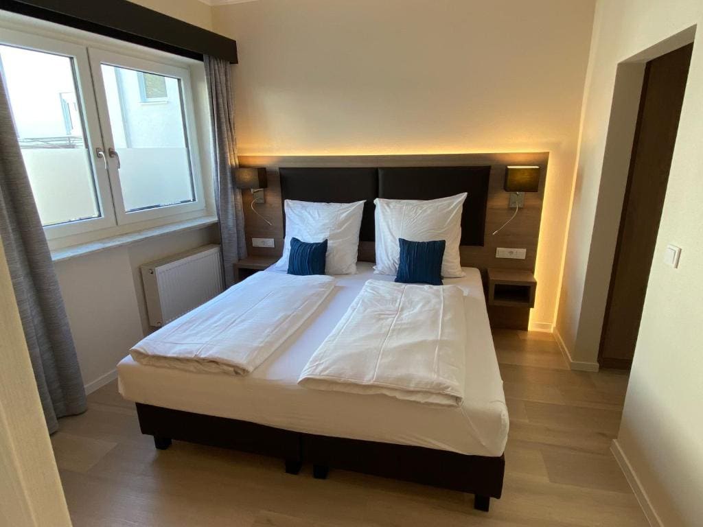 Superior Triple Room room - Image 2