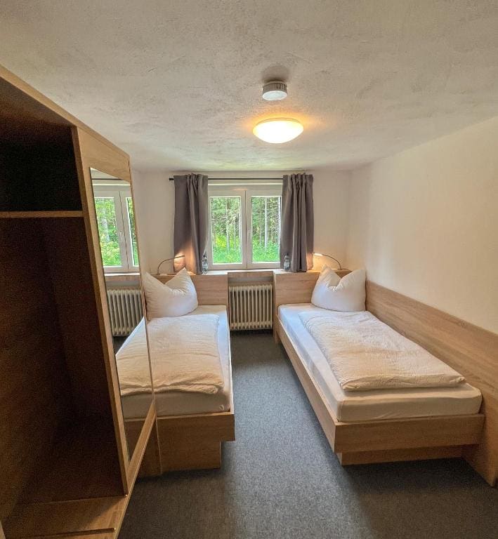 Economy Twin Room room - Image 1