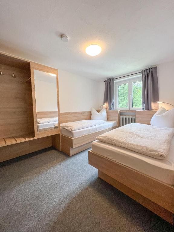 Economy Twin Room room - Image 2