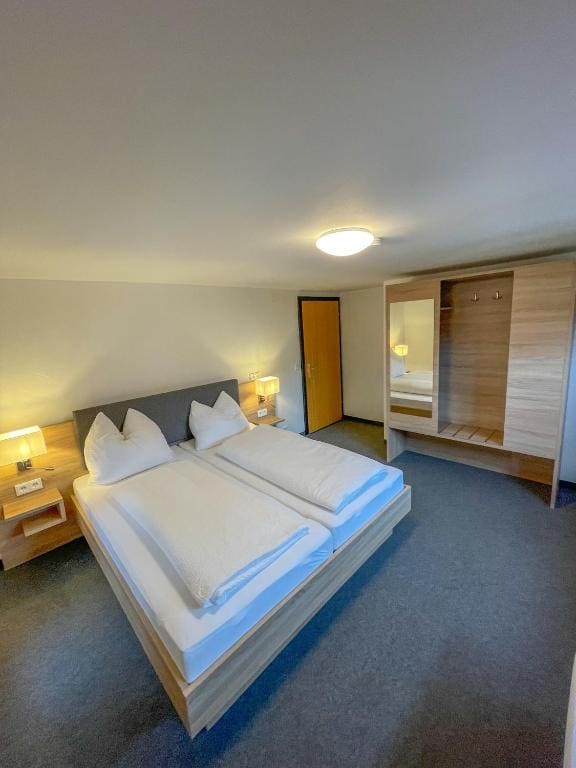 Large Double Room room - Image 3