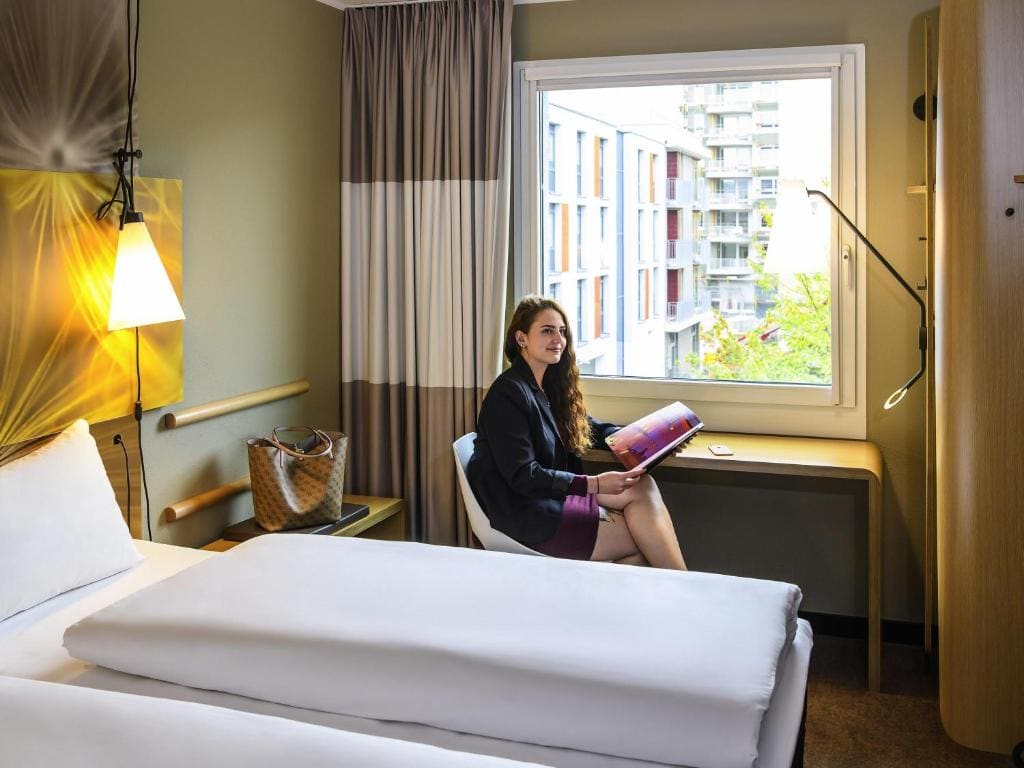 Standard Twin Room room - Image 3