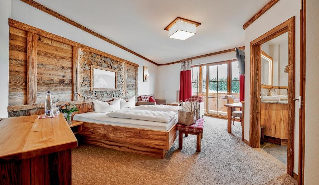 Double Room with Balcony room - Image 1