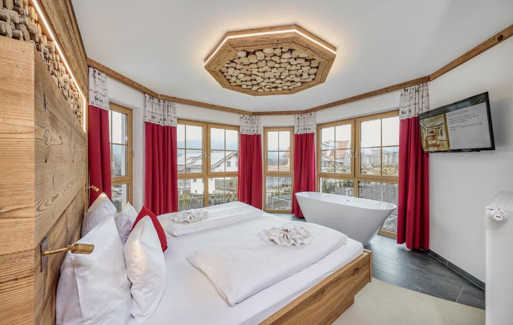 Deluxe Suite room - Image 1