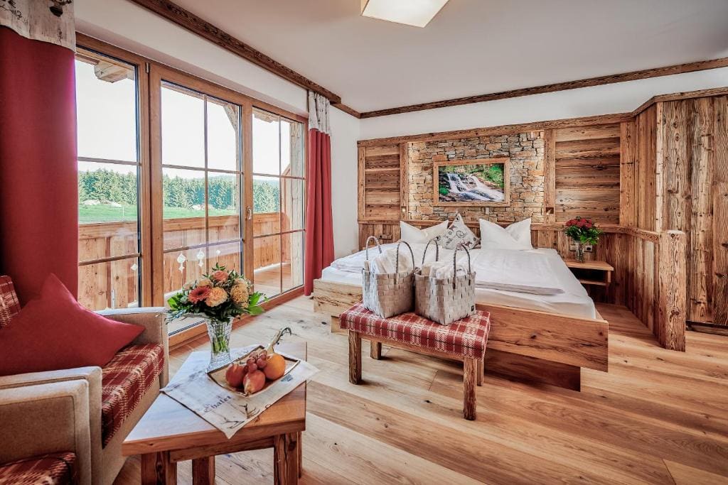 Double Room with Balcony room - Image 3