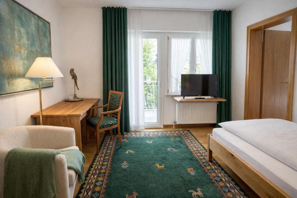 Single Room with Balcony room - Image 1