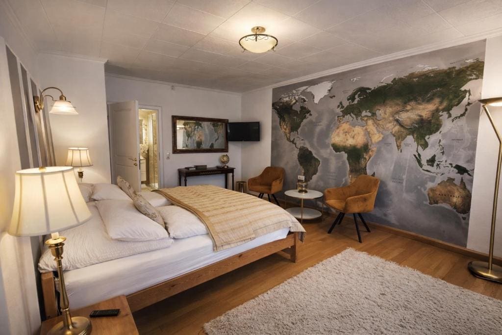 Deluxe Queen Room room - Image 1