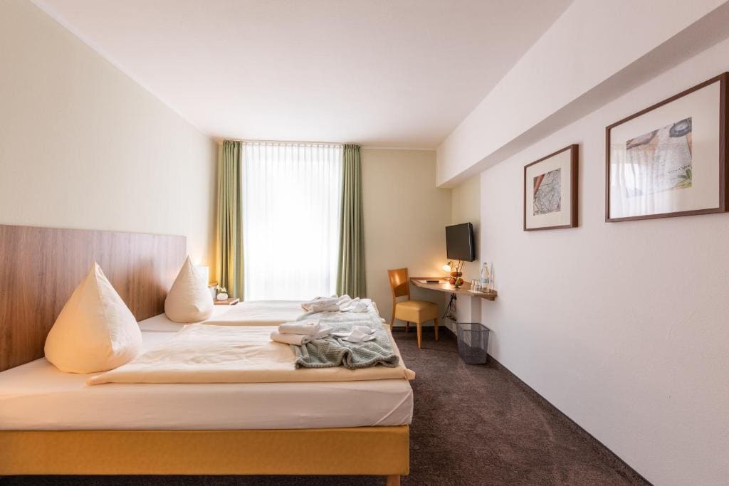 Small Double Room room - Image 1