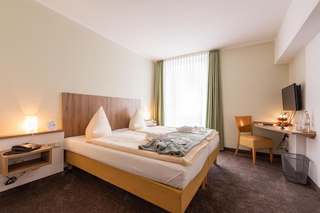 Small Double Room room - Image 3