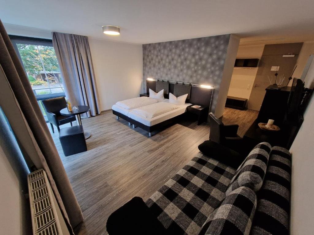 Family Room room - Image 1