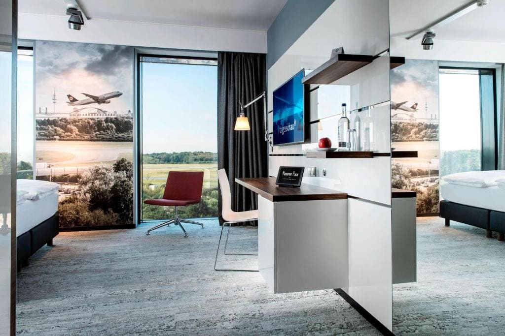 Premium Economy Class, Guest room, 1 Double, City view room - Image 3
