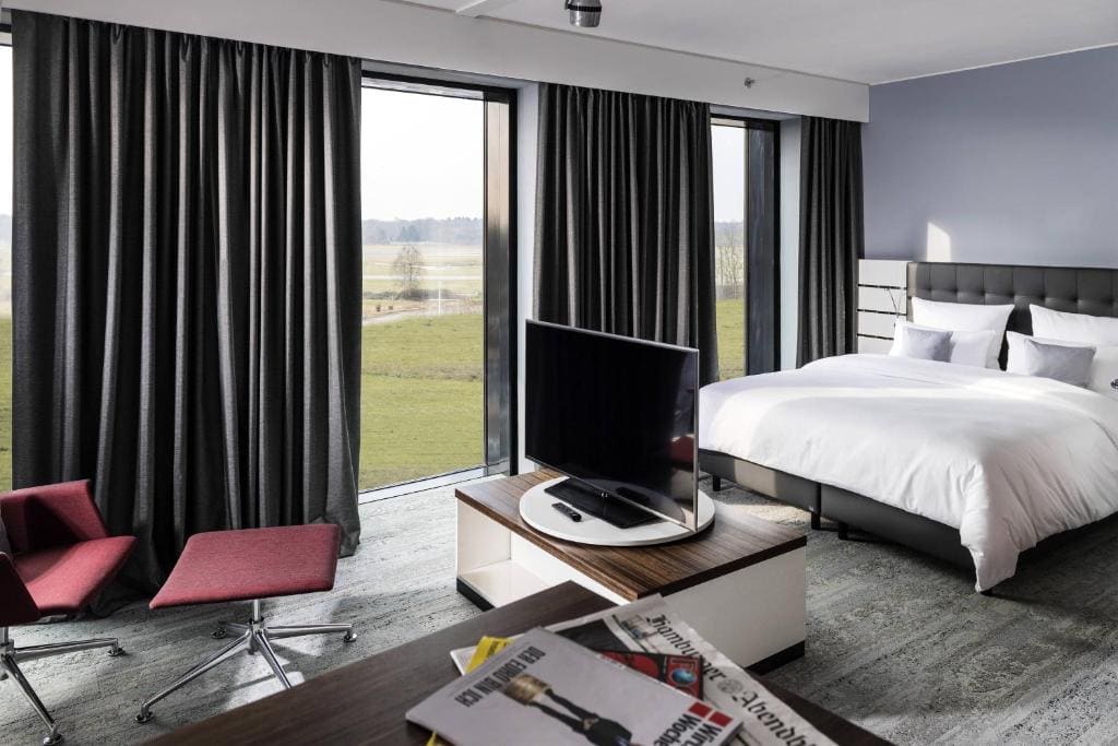 Junior Suite, 1 Bedroom Junior Suite, 1 Double, Sofa bed room - Image 2