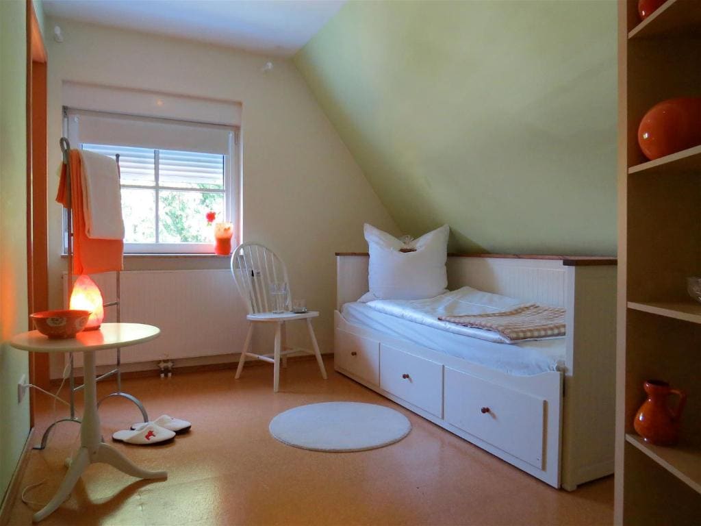 Family Room room - Image 3