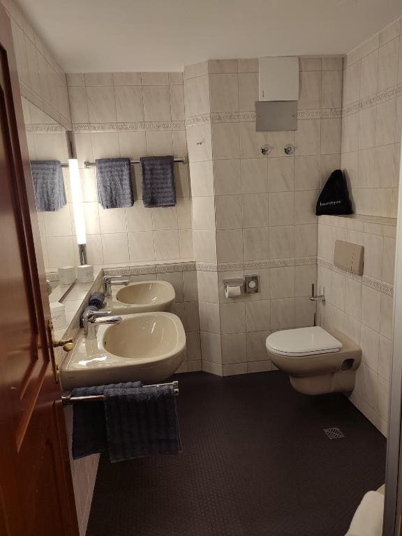 Double Room with Balcony room - Image 3