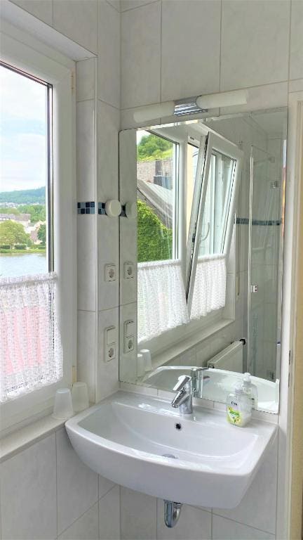 Double Room with River View room - Image 2