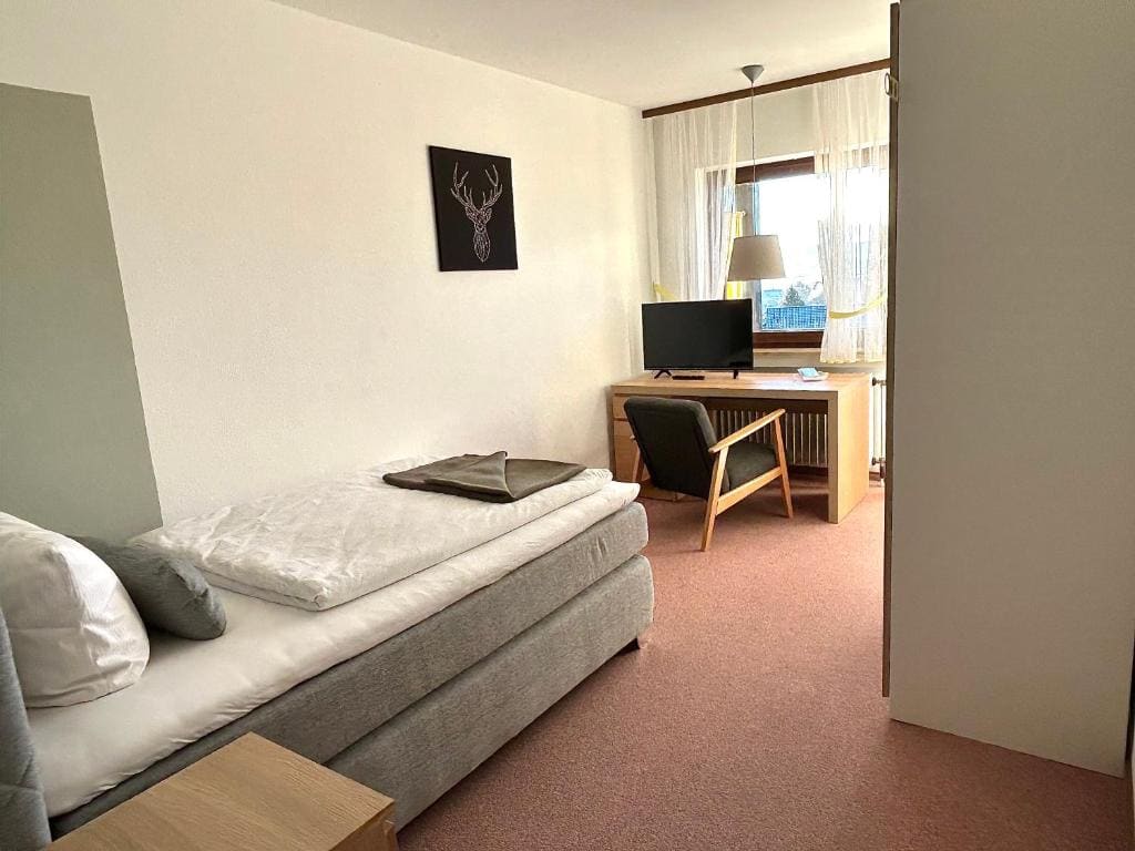 Single Room with Balcony room - Image 1
